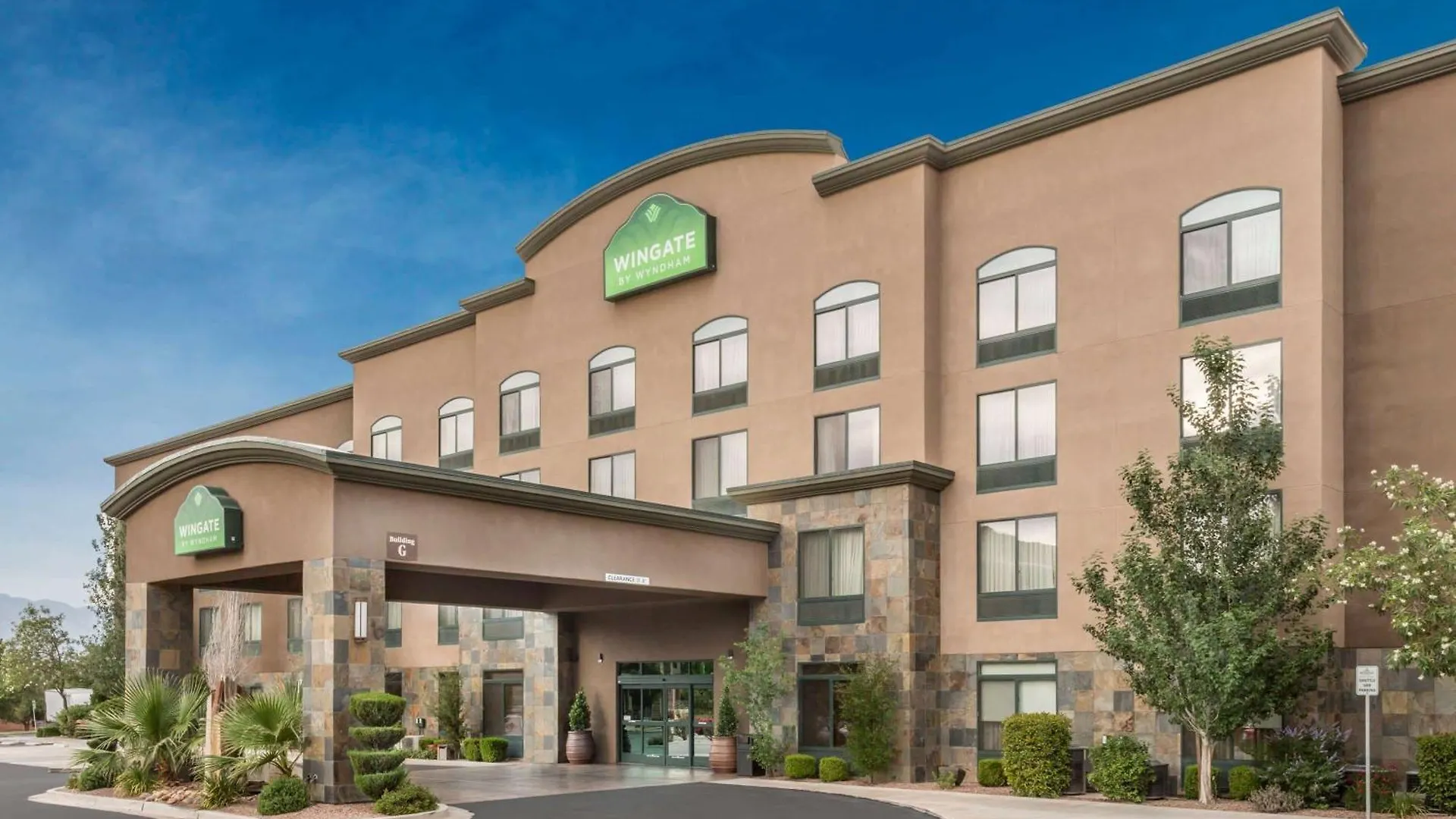 8 Smart Hotels Near Saint George Tabernacle Worth Booking