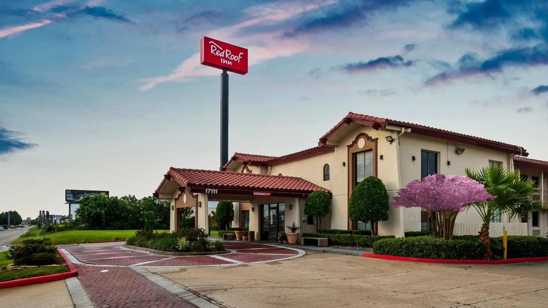 5 Budget Hotels Near Northwest Indoor Soccer Center for Smart Stays