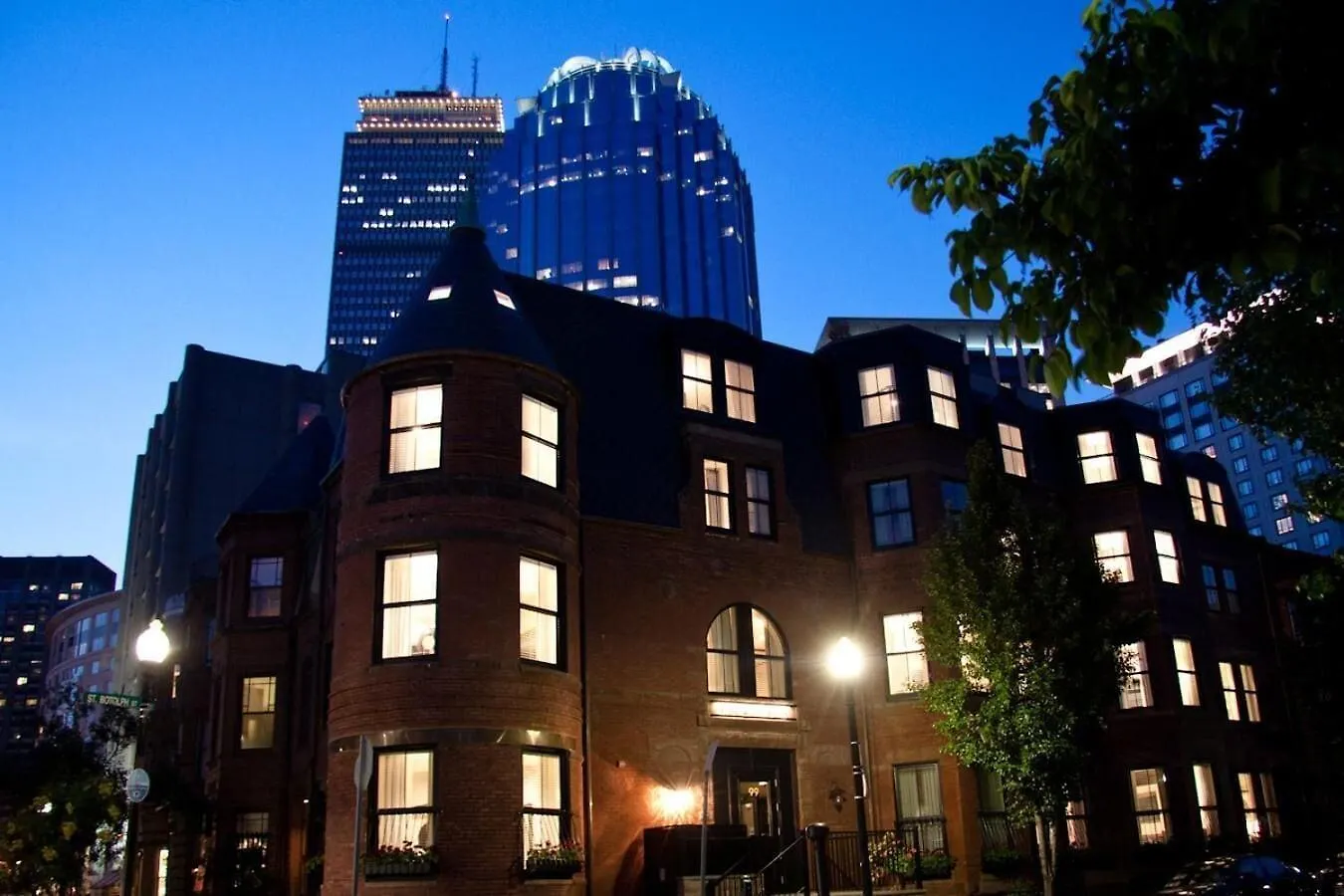 4 Top-Rated Boutique Hotels Near Newbury Street, Boston