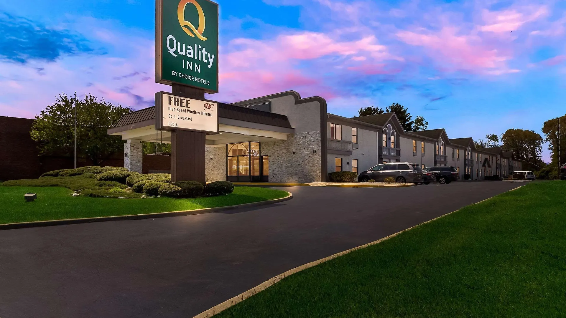 Staying Near Cartier Field: 11 Business Hotels Compared