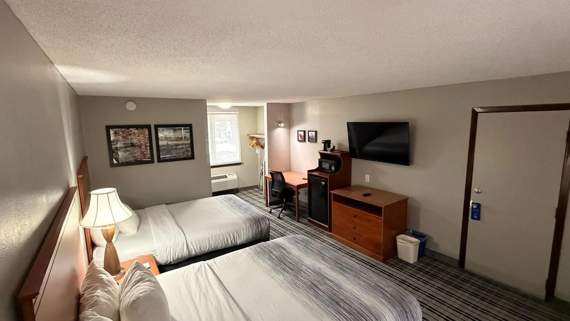 4 Highly Rated Hotels Close to Peabody Park, Appleton