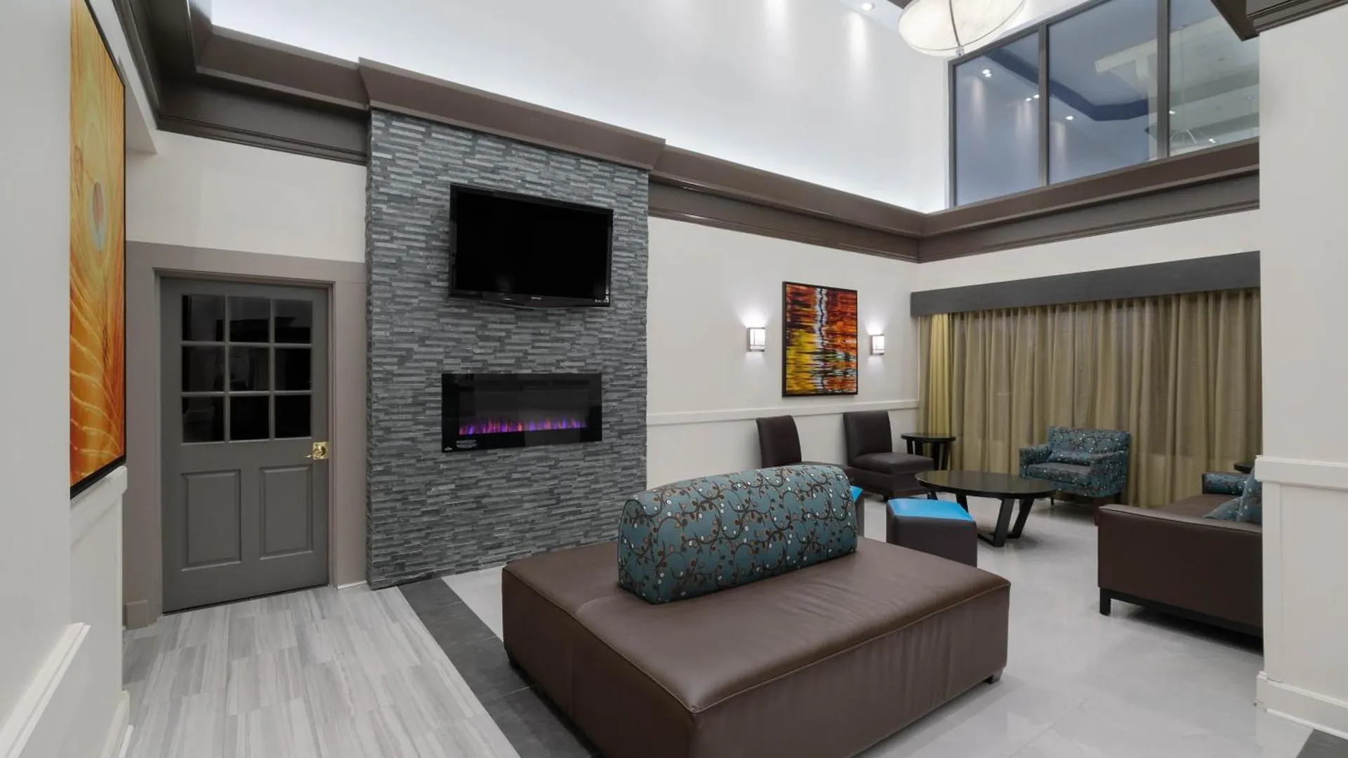 6 Business Hotels Near Putt-Putt Family Park That Deliver