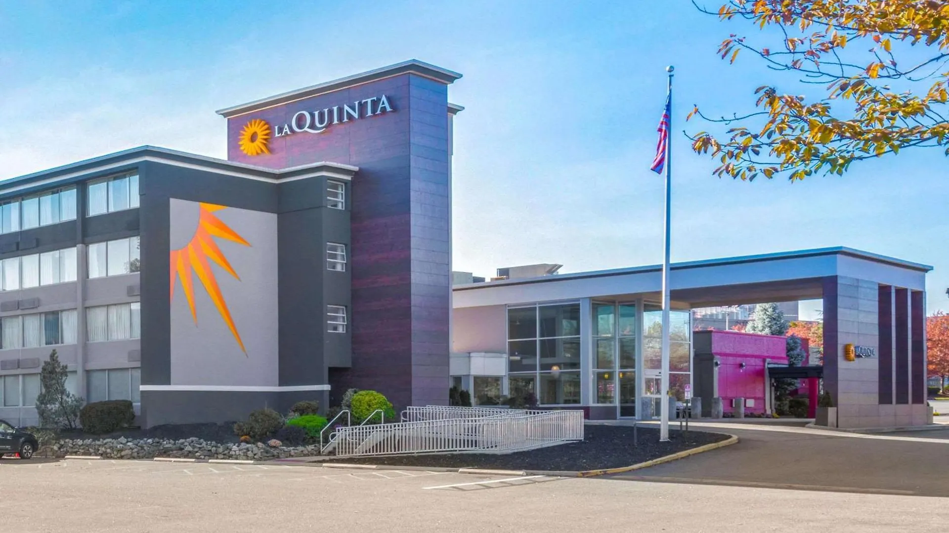 5 Airport Hotels Near Izod Center Worth Booking Now