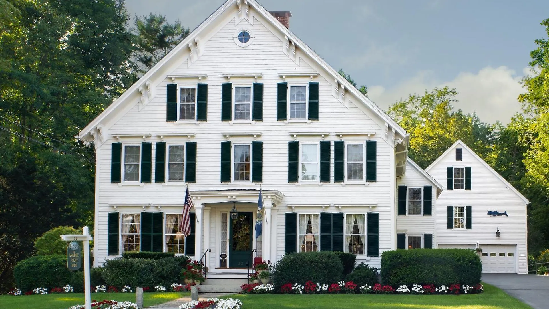 5 Central Hotels Near Camden Harbor Park for Easy Access