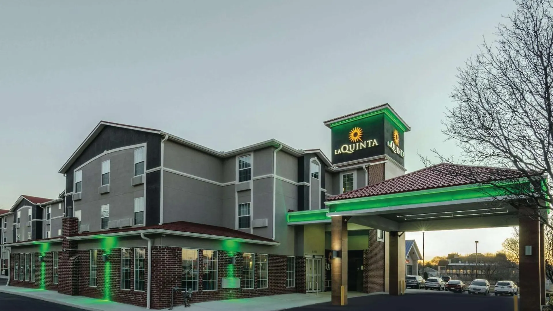 2 Smart Budget Hotels Near Center For Professional Dev Worth Booking