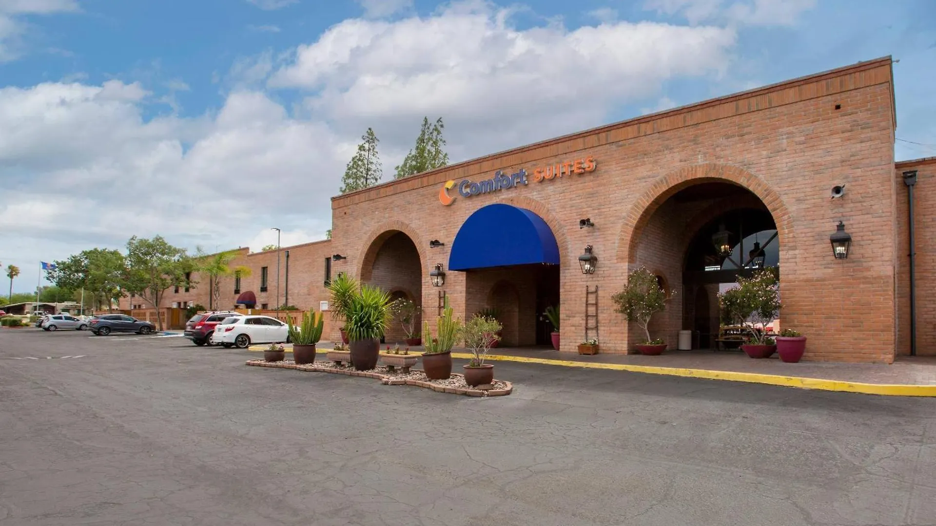 Staying In Tucson: 4 Three-Star Hotels Compared