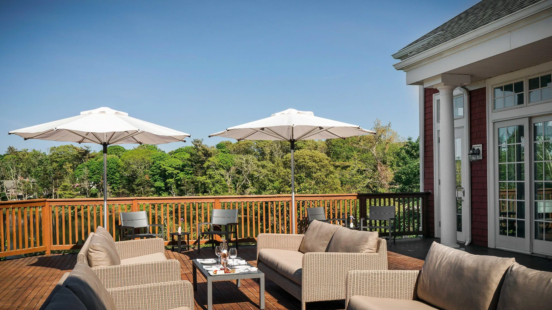 5 Central Hotels Near Old Silver Beach That Deliver