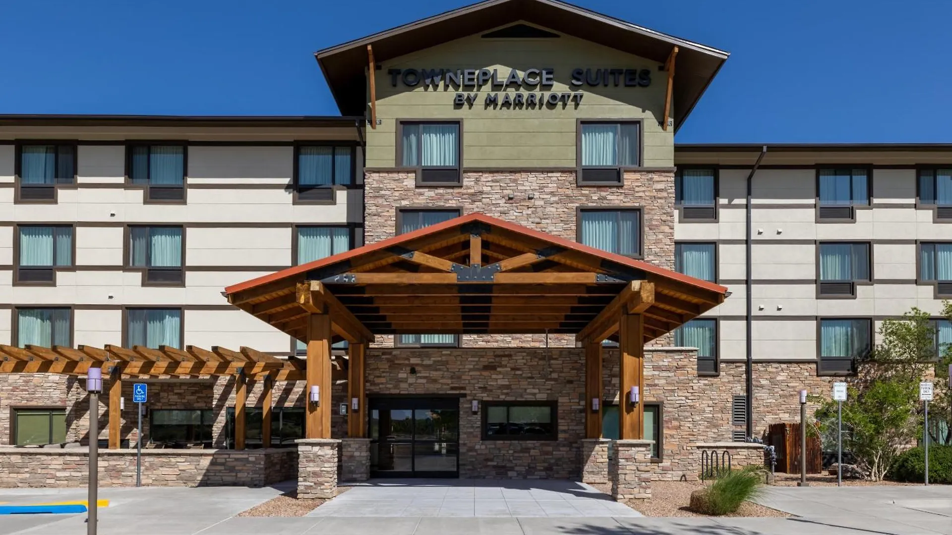 4 Solid 3-Star Hotels Close to Indian Pueblo Cultural Ctr