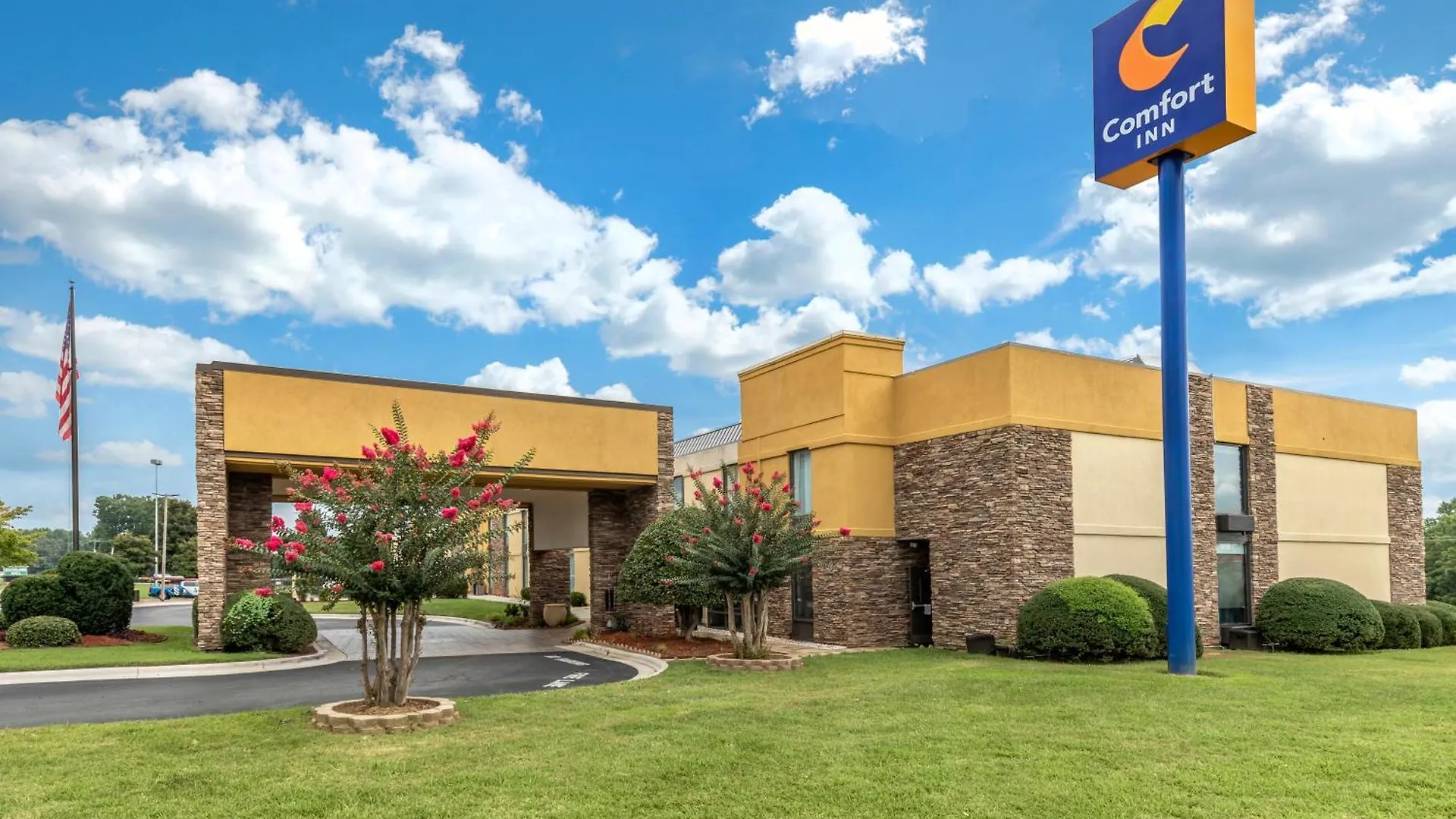 4 Inn Hotels in North Carolina That Stand Out