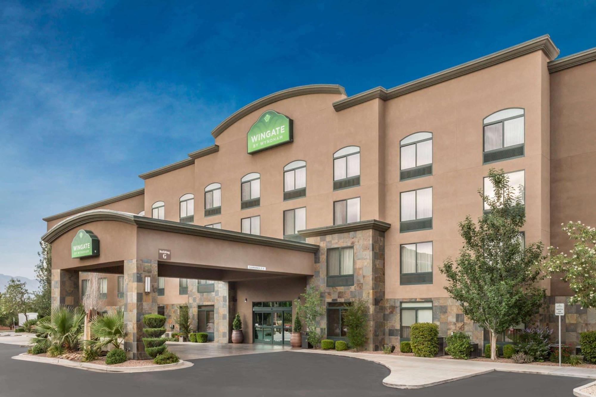 8 Smart Hotels Near Saint George Tabernacle Worth Booking
