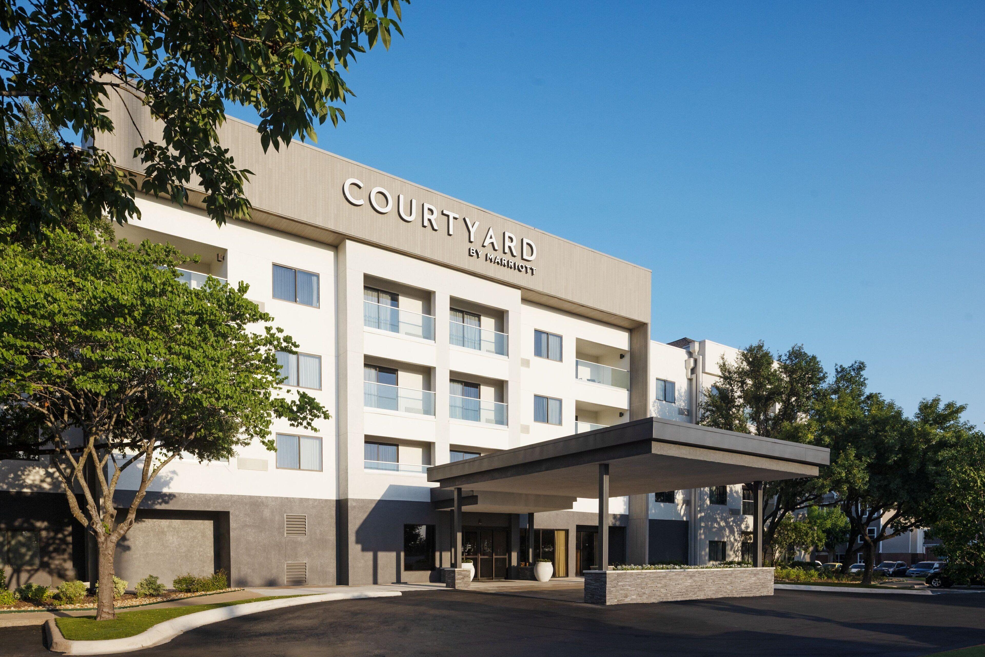 8 Business Hotels Close to West Austin Park Worth Booking
