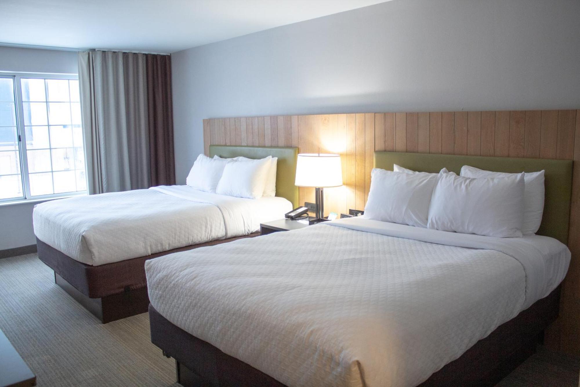 15 Romantic Hotels In The Midwest Worth Booking For Couples