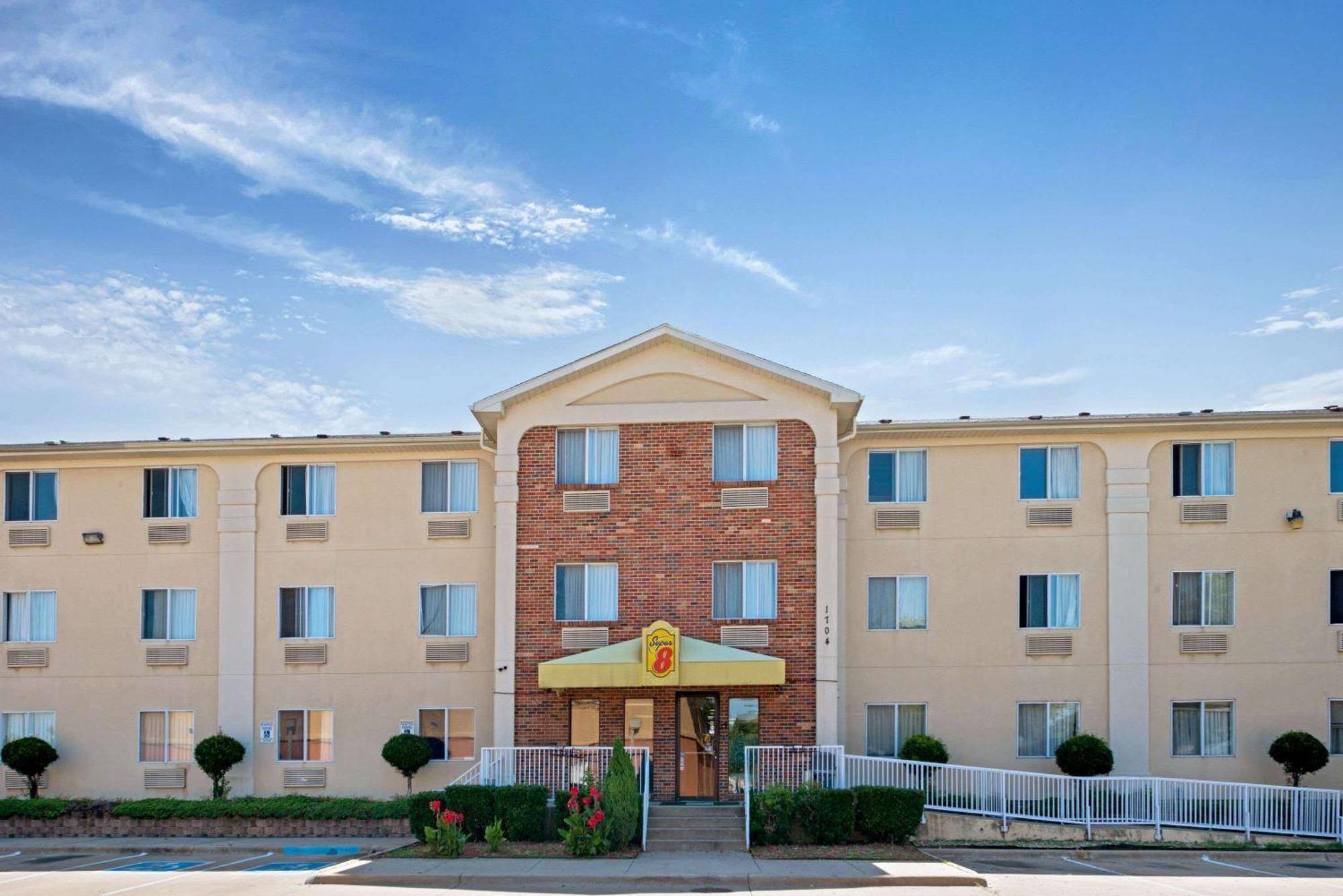 4 Smart Budget Hotels Near Preston Towne Crossing Worth Booking
