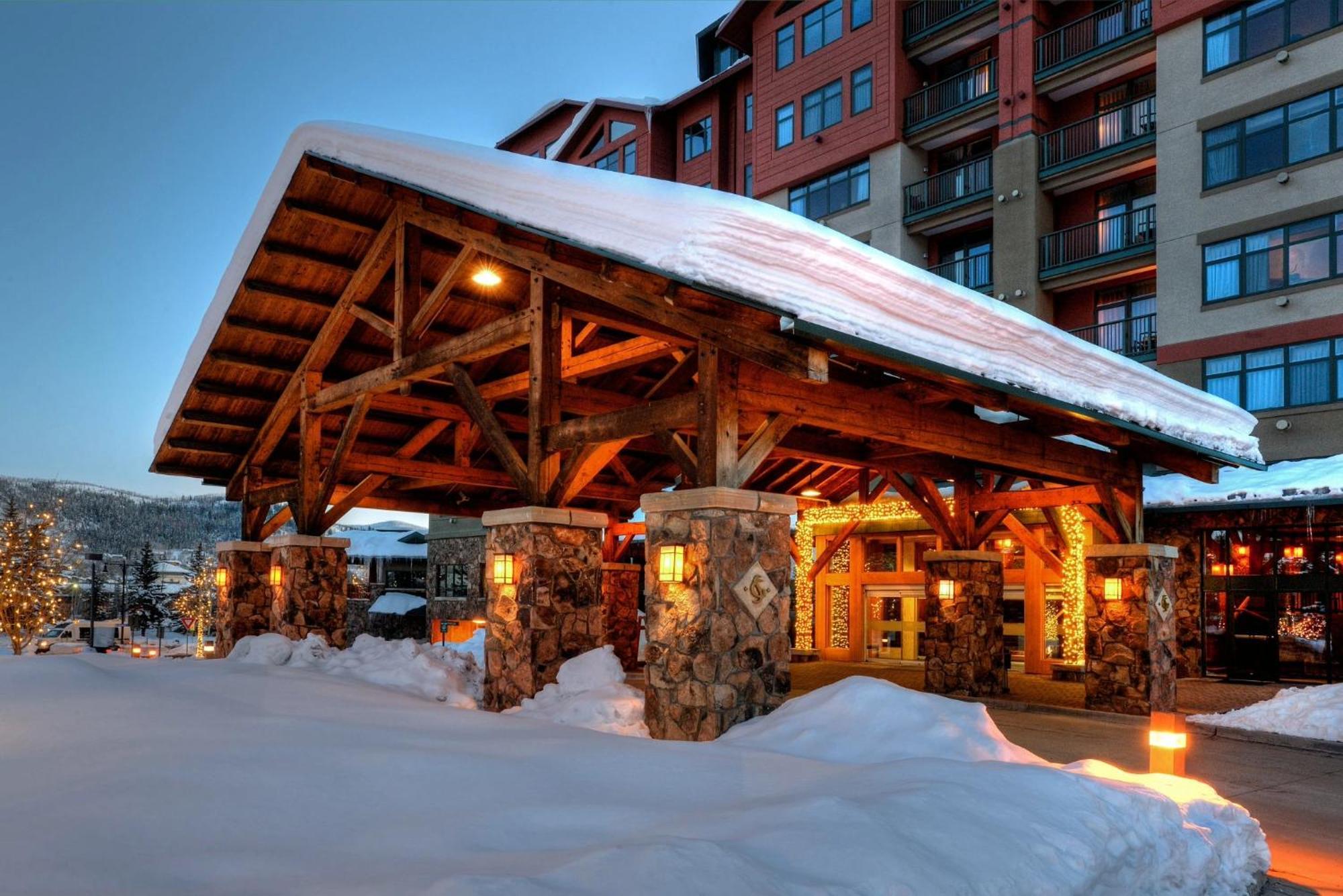 15 Airport Hotels in the United States Worth Booking