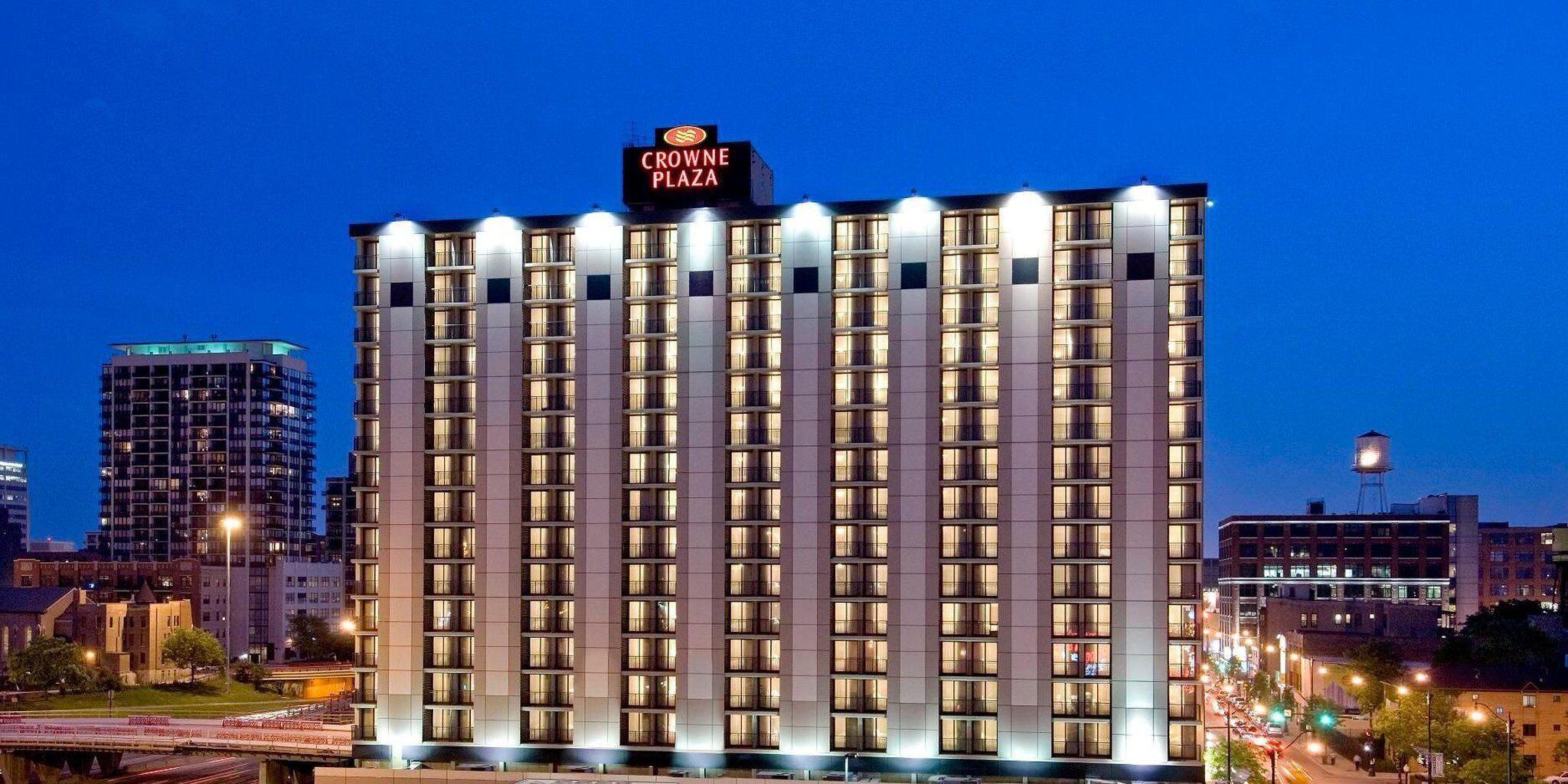 Where to Stay in West Loop: 7 Best Central Hotels