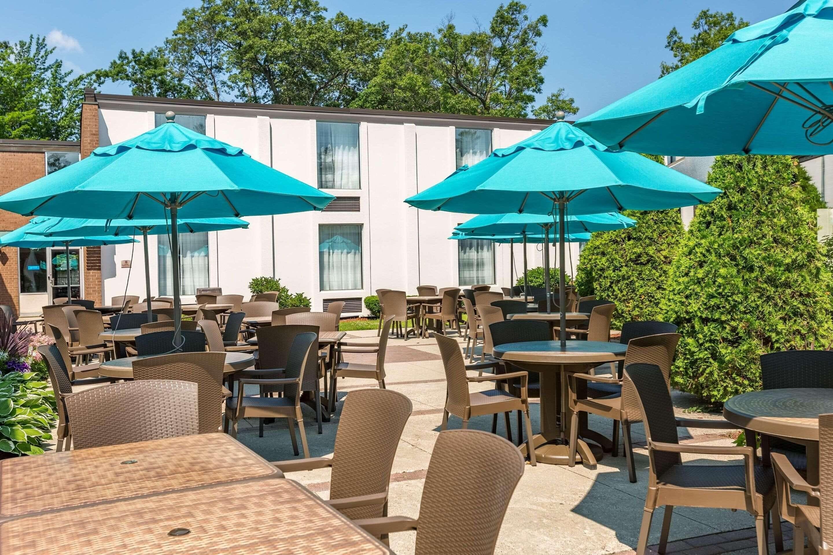 Where to Stay Near Pirate's Cove: 6 Airport Hotels in Traverse City