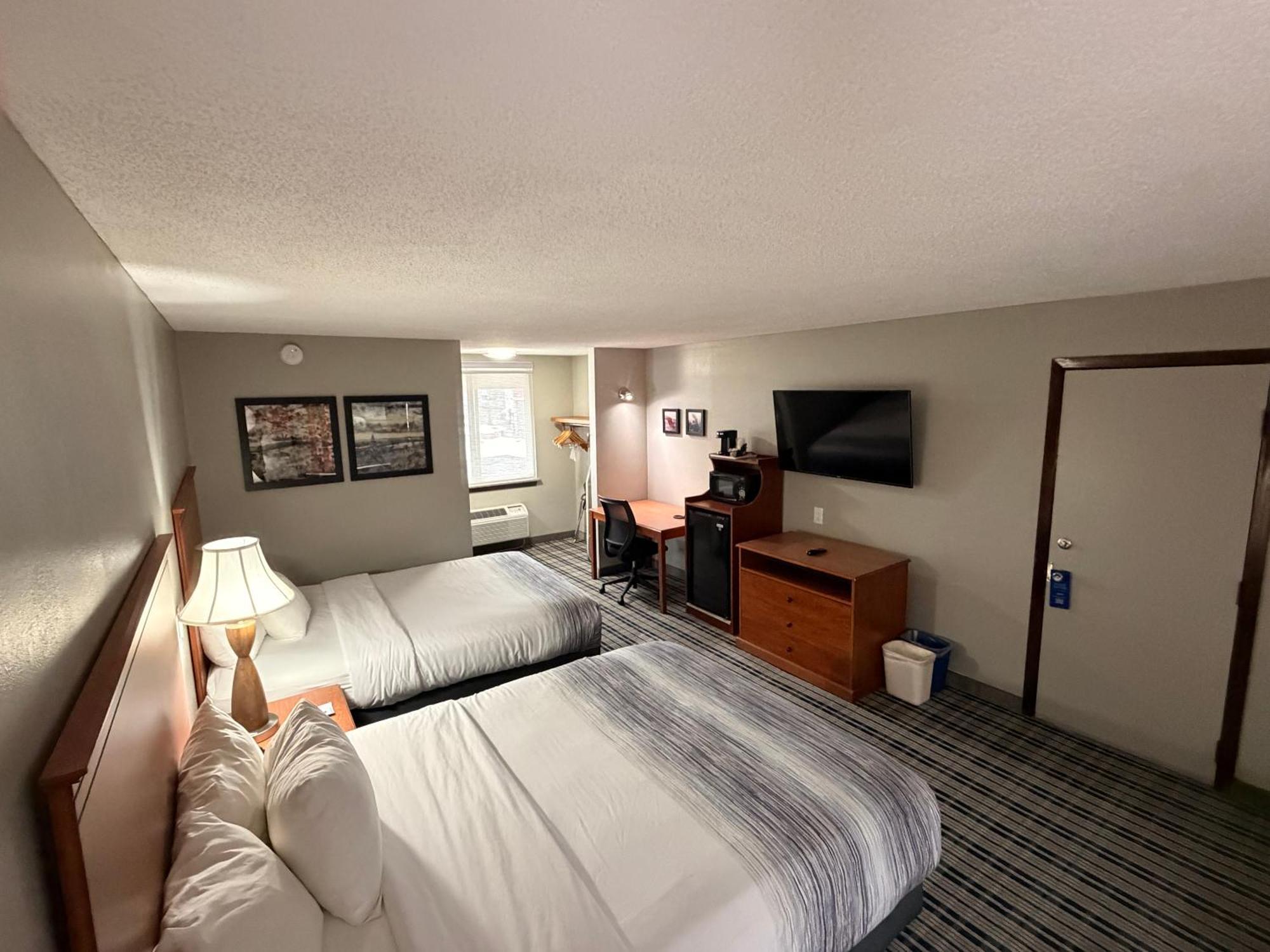 4 Highly Rated Hotels Close to Peabody Park, Appleton