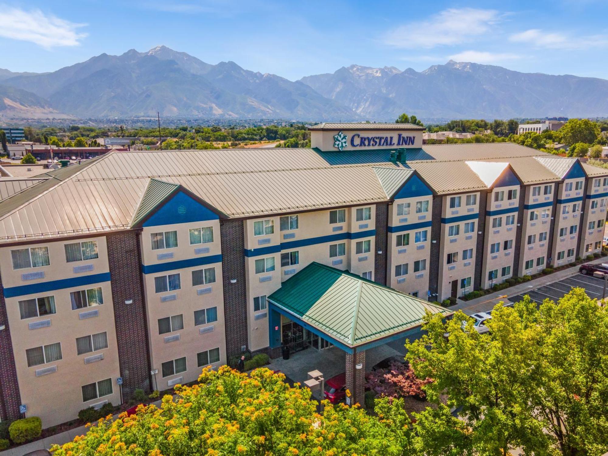 4 Business Hotels Near Meadow Brook Golf Course That Deliver