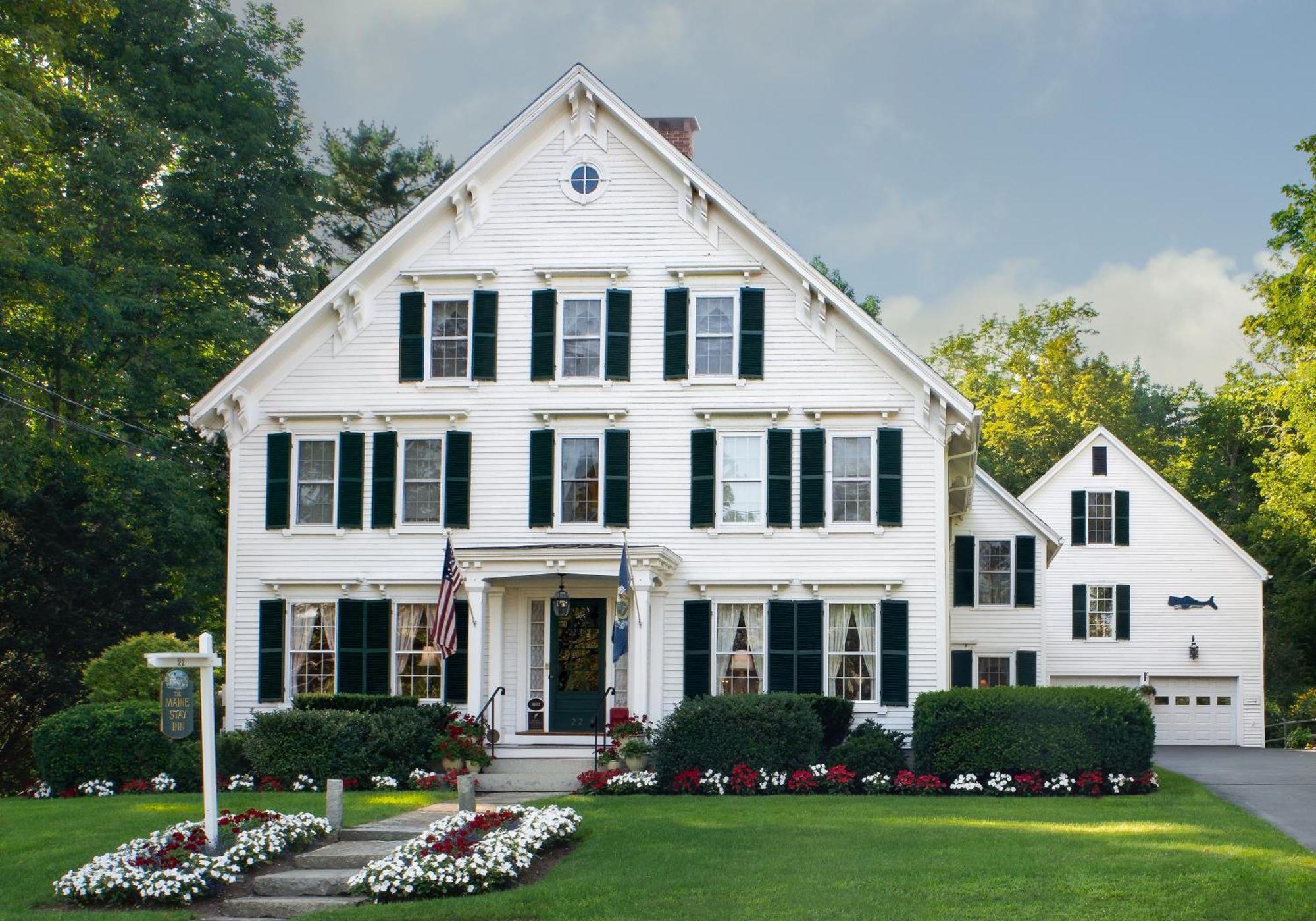 5 Central Hotels Near Camden Harbor Park for Easy Access