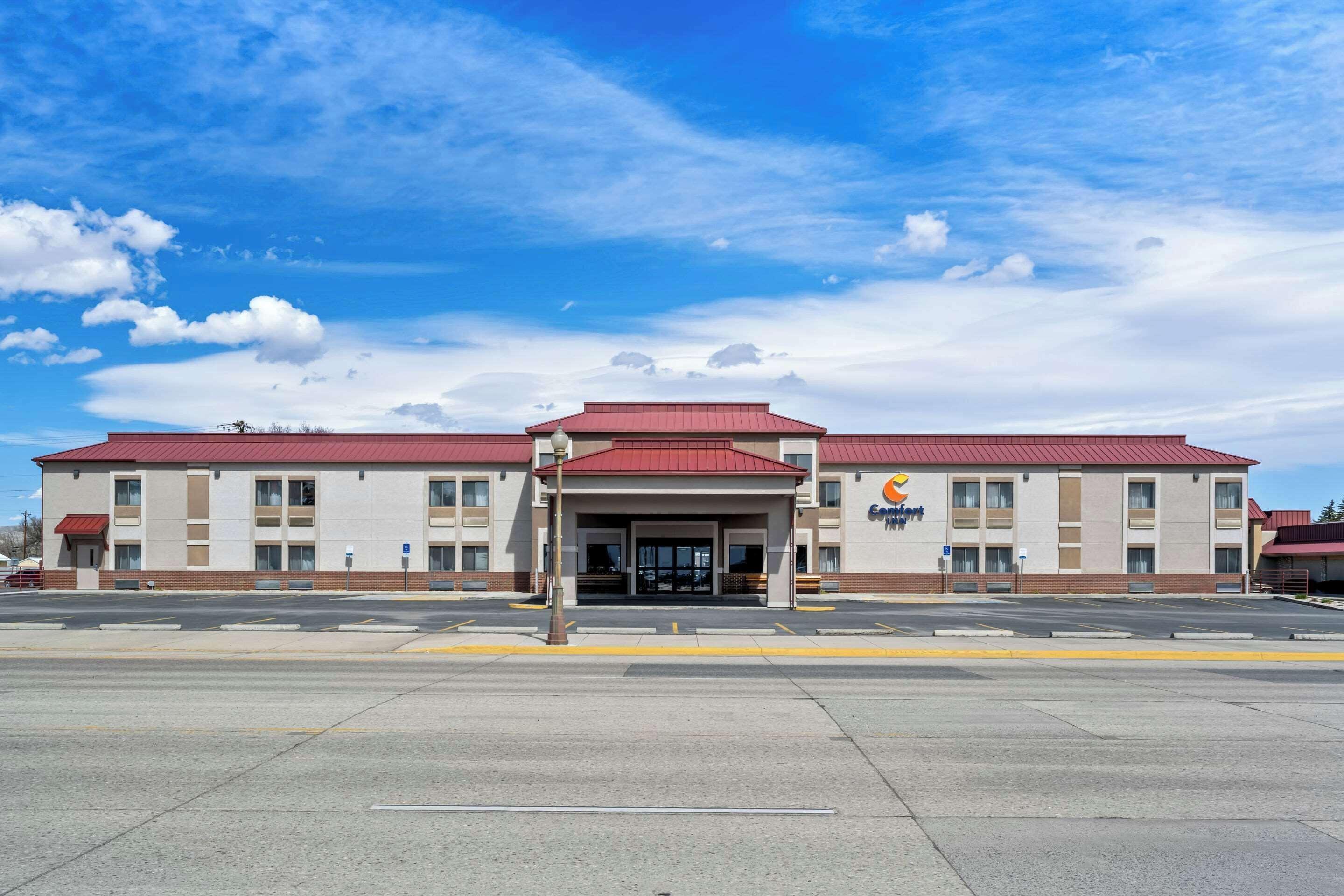 5 Smart Business Hotels Near Buffalo Bill State Park