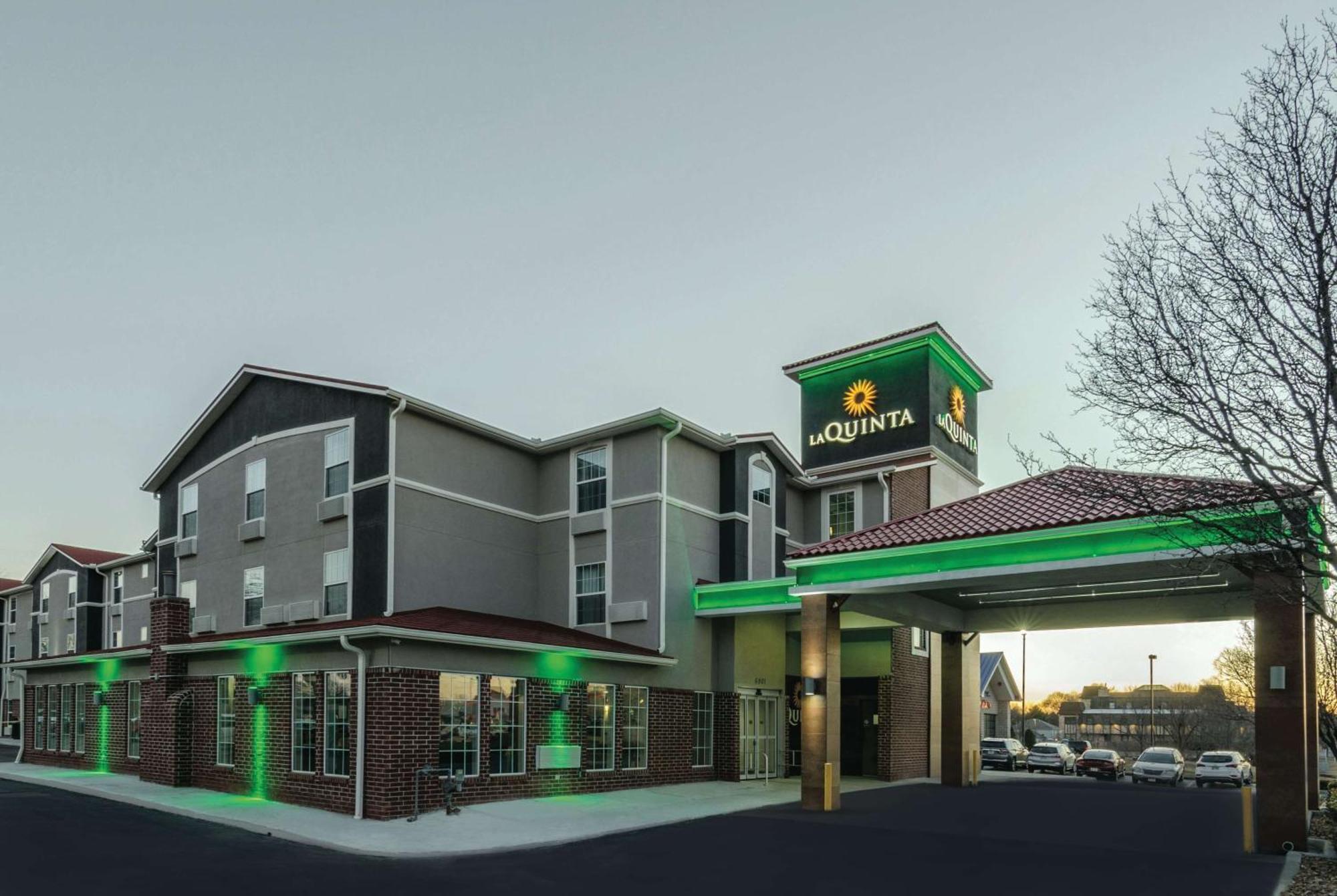 2 Smart Budget Hotels Near Center For Professional Dev Worth Booking