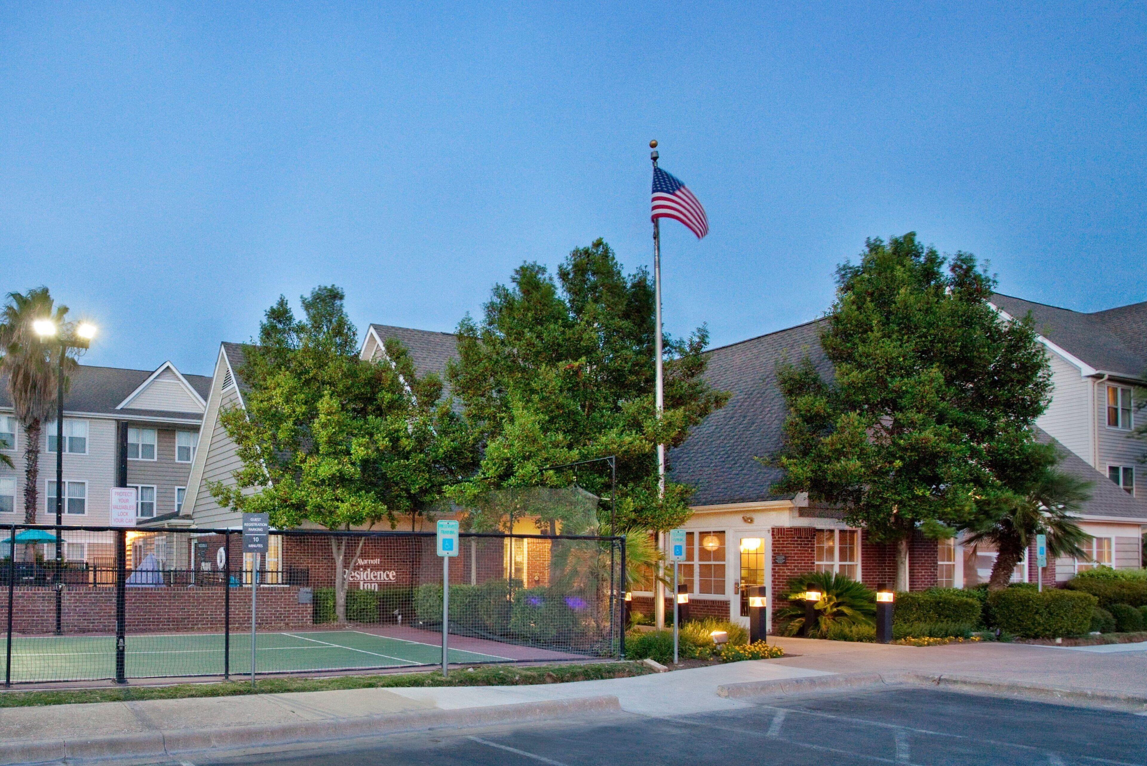 4 Hotels Near Round Rock Roller Rink for Easy Austin Access
