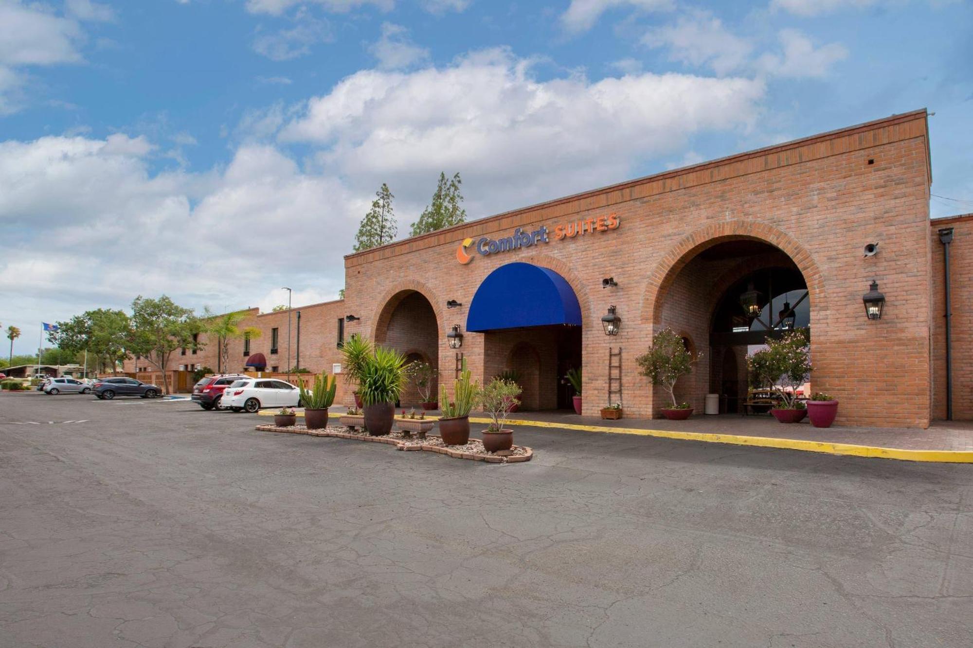 Staying In Tucson: 4 Three-Star Hotels Compared