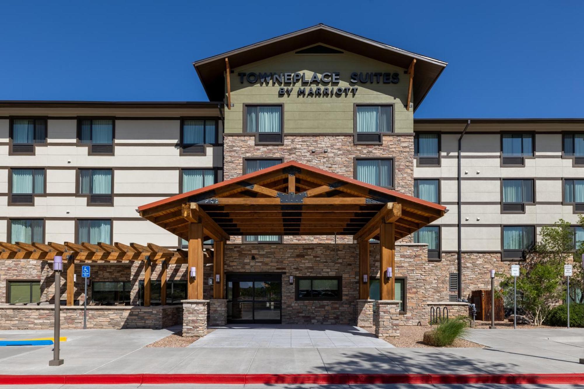 4 Solid 3-Star Hotels Close to Indian Pueblo Cultural Ctr