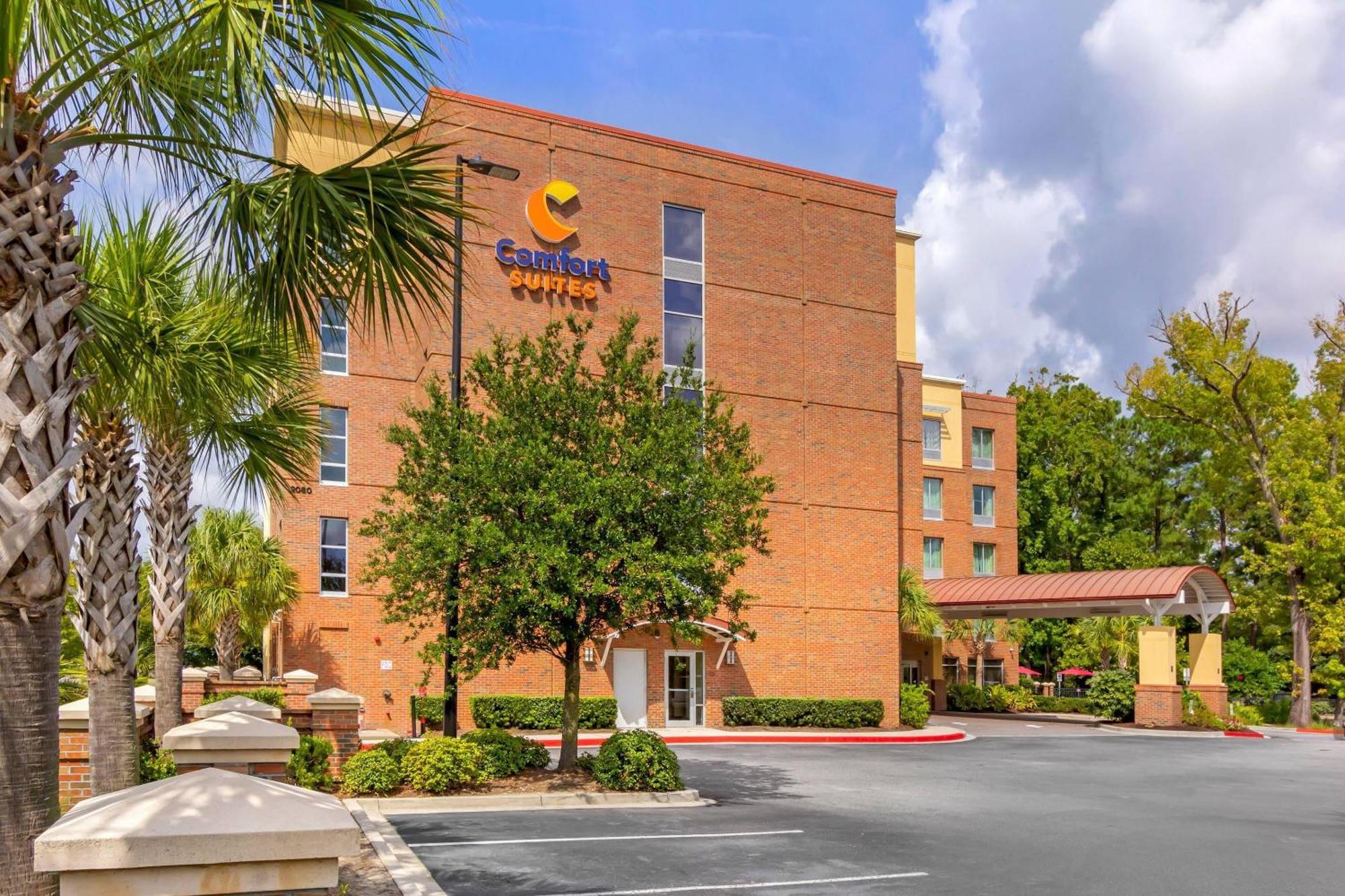 4 Hotels for Couples Near Citadel Mall That Deliver